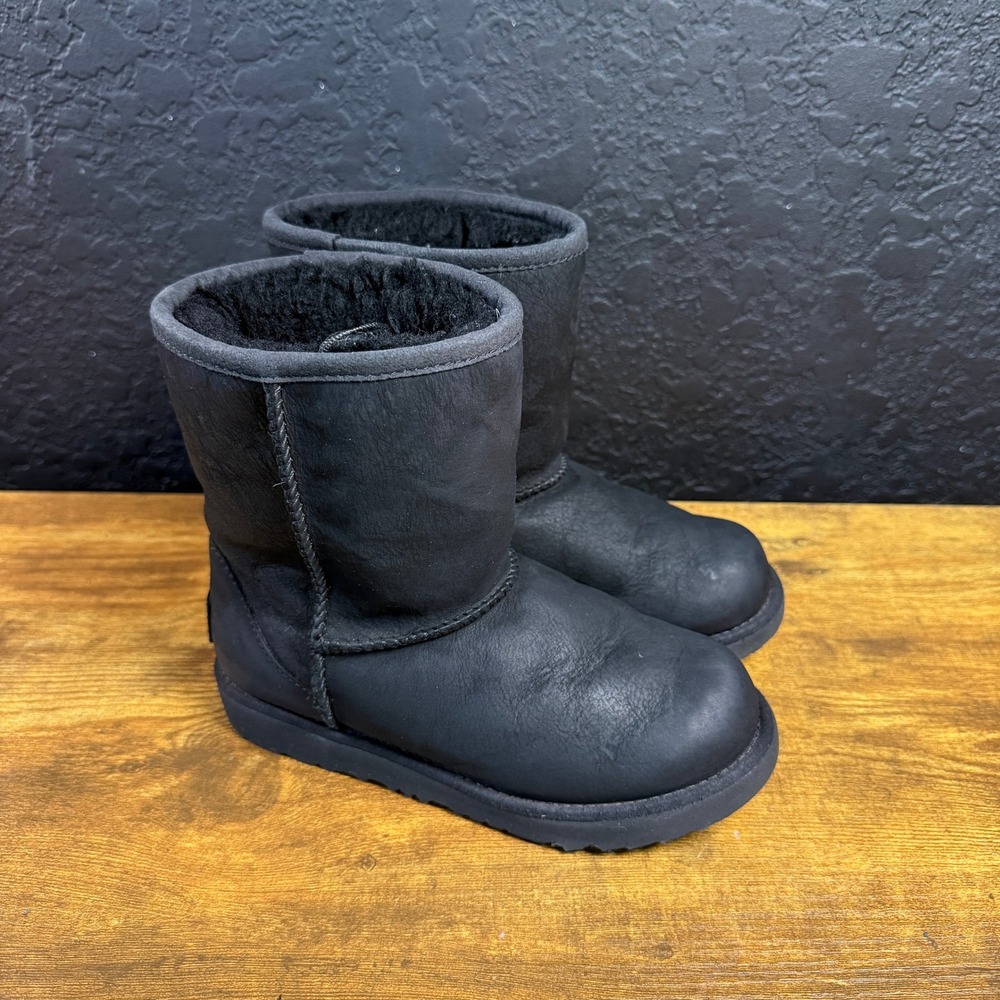 UGG Classic Short II 1019030T Black Leather Sheepskin Boots Kids Size 13